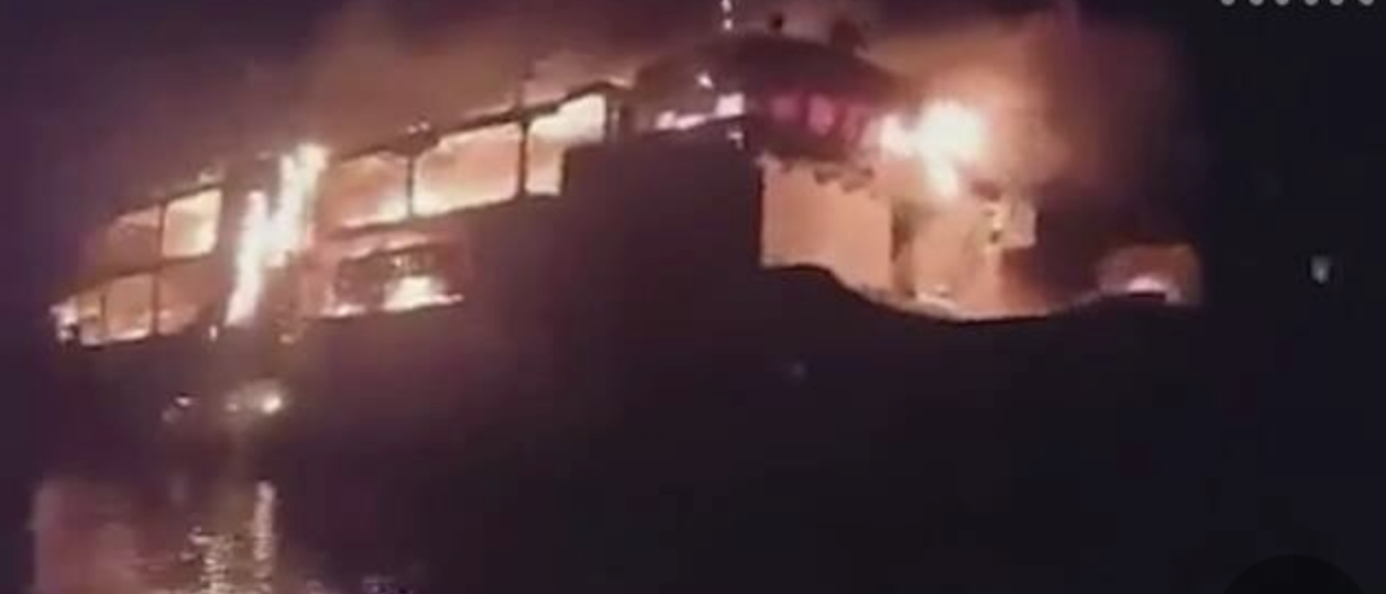 フィリピン 航行中のフェリーで火災 少なくとも乗客29人死亡